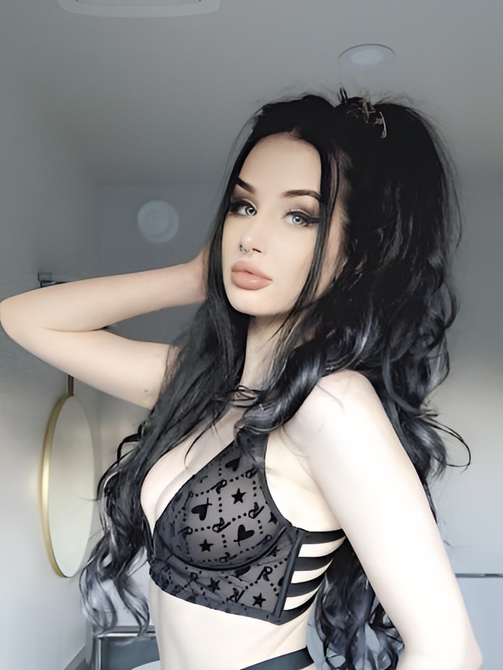 Снежанна привлекальеная девушка из Карачаевск цена от 10000 руб